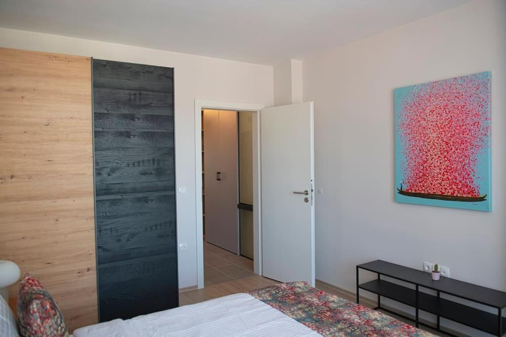 New York: A Spacious Modern Apartment With Parking صوفيا المظهر الخارجي الصورة