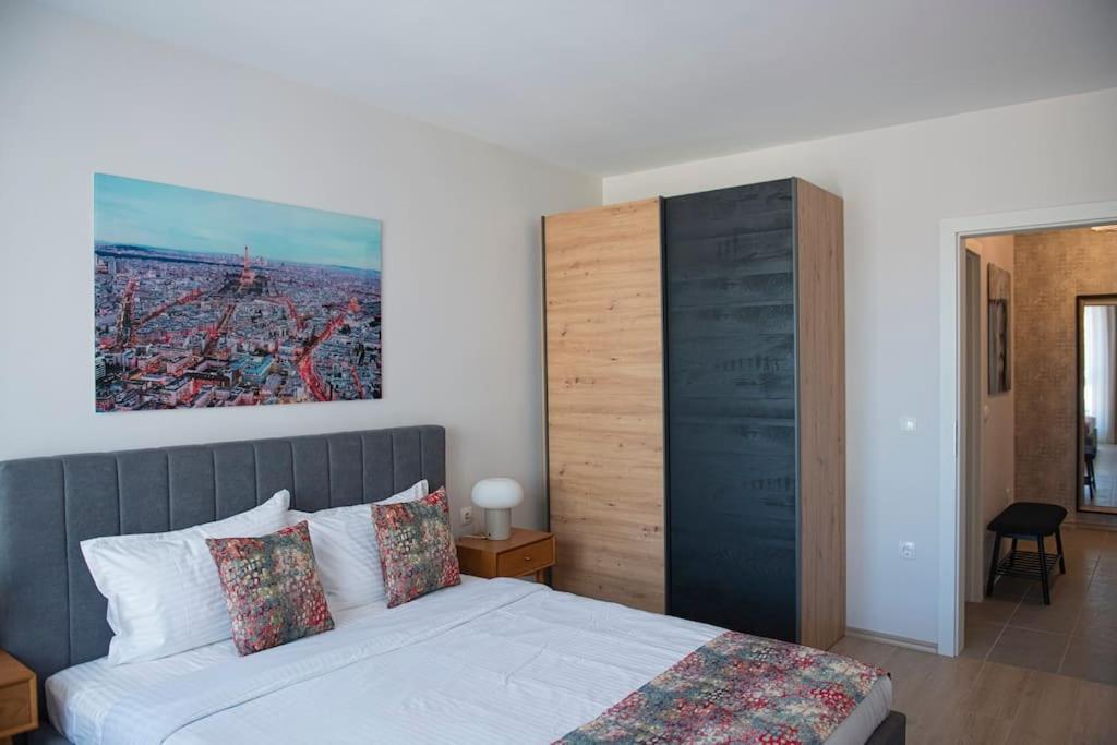 New York: A Spacious Modern Apartment With Parking صوفيا المظهر الخارجي الصورة