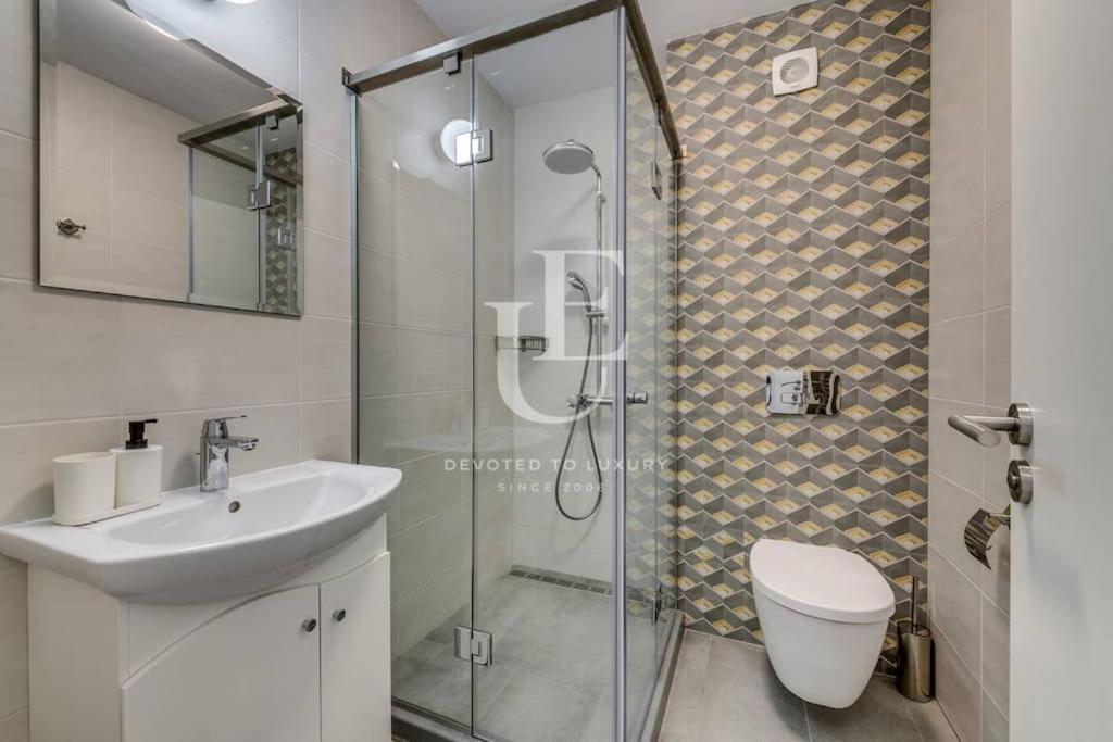 New York: A Spacious Modern Apartment With Parking صوفيا المظهر الخارجي الصورة